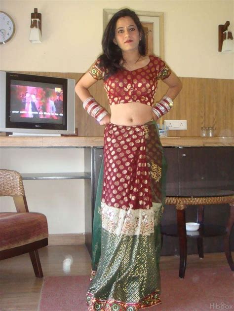 Desi Roshani bhabhi ki doggy style me chudai gaar ke saree